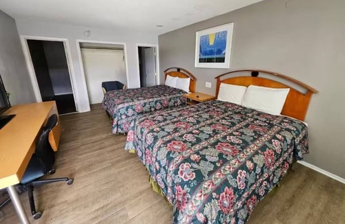 Ridgecrest Hotel | Relax in Three Pristine Studio w/Queen Beds + Private Bath, Central Ridgecrest