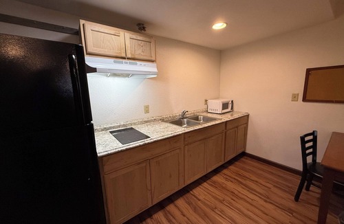 Mattoon Hotel | Relax Inn & Suites