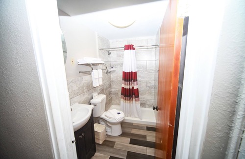 Derrick City Hotel | Relax Inn