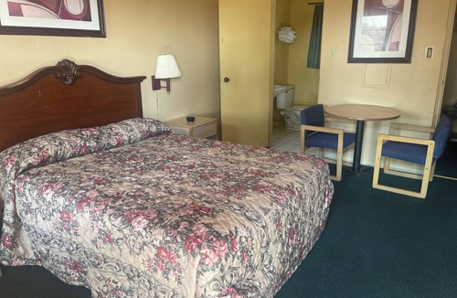 Clinton Hotel | Relax Inn
