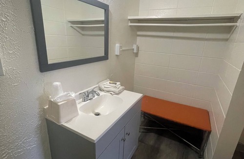 Wayne Hotel | Relax Inn