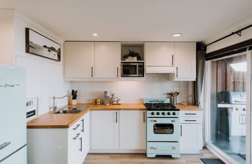 Selma Park Bed & Breakfast | Relax oceanfront in the full kitchen Osprey Suite at Beach Hideaway.