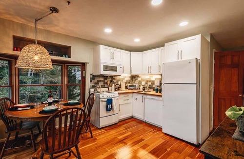 Lancaster House | Relax on Dock, Play Pool, Kayak the Coves, Views