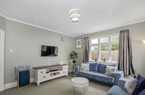 Timaru House | Relax on Rose Street - central Timaru home