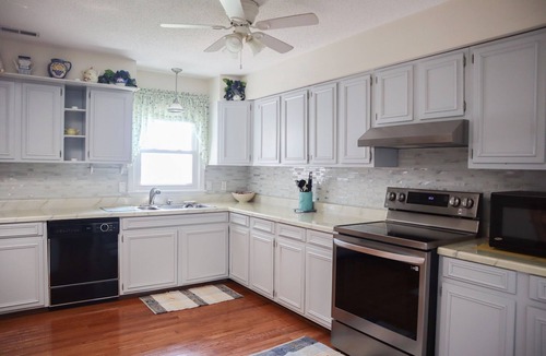 Durants Neck Cottage | Relax on the Little River with a pool, fishing, and river access.