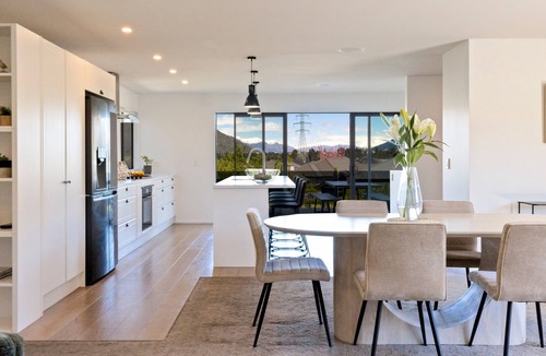 Lower Shotover House | Relax or Work in Queenstown: Mountain View Home with Media Room