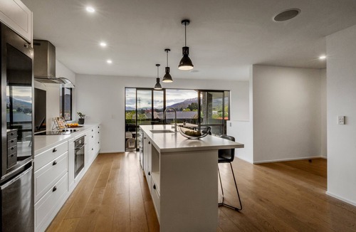 Lower Shotover House | Relax or Work in Queenstown: Mountain View Home with Media Room