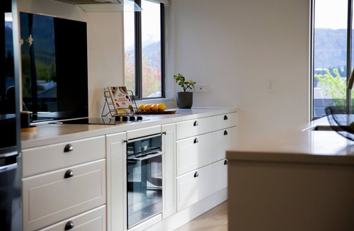Lower Shotover House | Relax or Work in Queenstown: Mountain View Home with Media Room