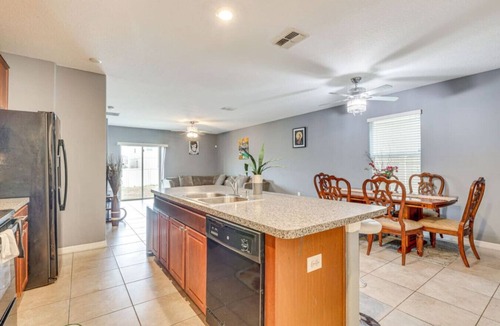 Sun City Center House | Relax & Play | Beaches & Local Fun!