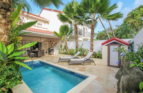 Porters House | Relax Poolside At This Stylish Townhouse - Porters Gate 24