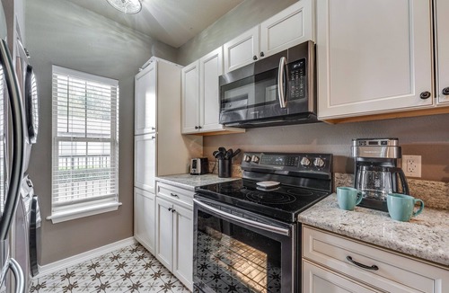Branson West Condo | Relax Poolside! Golfer’s Oasis in Branson West