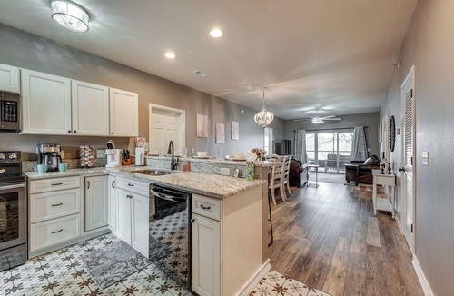 Branson West Condo | Relax Poolside! Golfer’s Oasis in Branson West