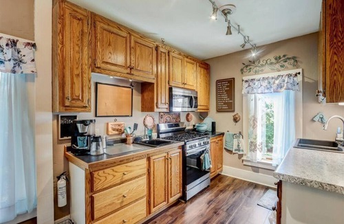 Lebanon House | Relax & Reboot in this Charming 2-Bedroom Townhome