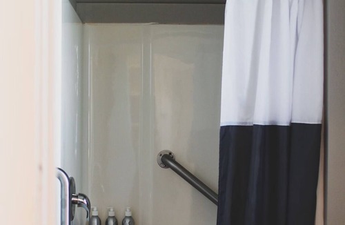 Long Beach Hotel | Relax & Recharge! 2 Comfortable Units, Full Kitchen, Free Parking, Pets Allowed