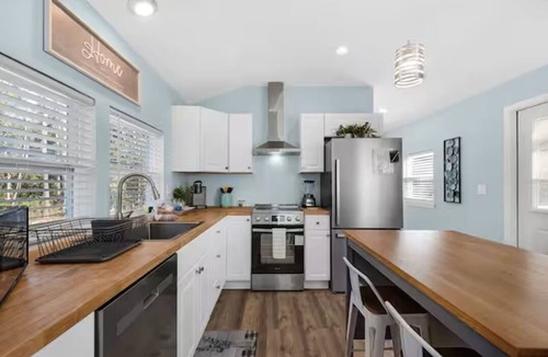 Freeport Cottage | Relax & Recharge: Bright 1-Bedroom Cottage in Freeport