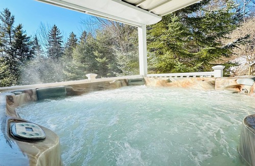 Winhall House | Relax & Recover Mountain Retreat - Hot Tub + Sauna + Home Gym