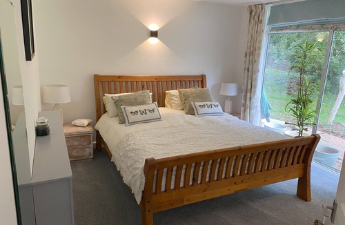 Wickham House | Relax surrounded by woodland in the Annex at Capers End!