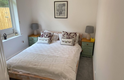 Wickham House | Relax surrounded by woodland in the Annex at Capers End!