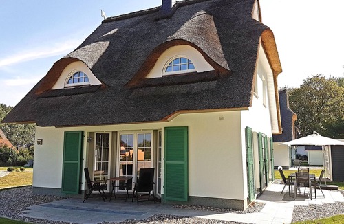 Rerik House | Relax under thatch with sauna, fireplace and sea - 5 star holiday home
