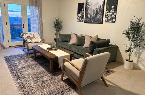 Oakhurst House | Relax Under the Stars, Best view in town , Yosemite House with Firepit, Hot Tub, Game Room & Pool table