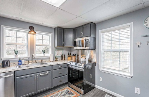 Hixson House | Relax & Unwind w/Lightning Fast Wi-Fi & Smart TVs