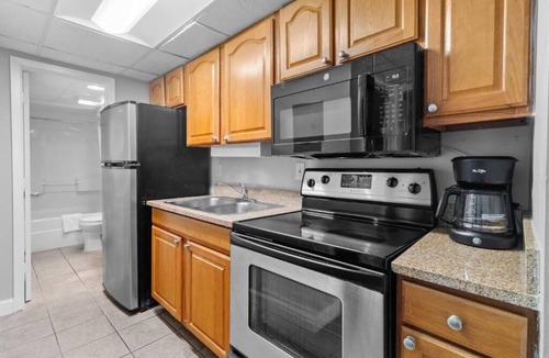 Myrtle Beach Hotel | Relax w/Full Kitchen + Balcony View in Stunning Beach Suite