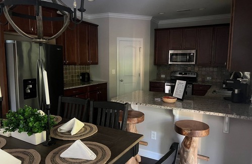 Marvin House | Relax with our Spacious 5-bedroom house w a Beautiful Sunroom in charming Waxhaw