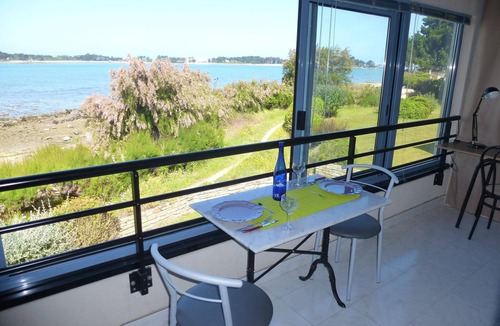 Roscoff Apartment | Relax with Sea Views Every Morning