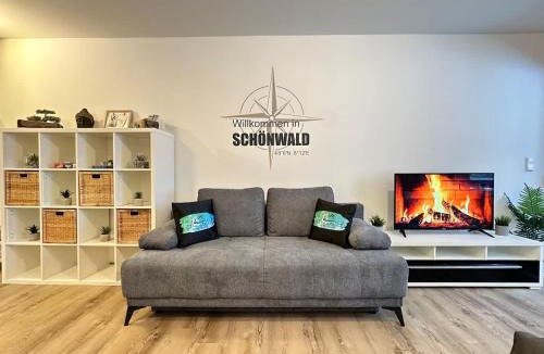 Schoenwald Apartment | RelaxApartments BLACK FOREST EMOTION mit Sonnenbalkon mit Blick auf den Kurpark, schnelles Internet, Nähe Triberger Wasserfälle, für bis zu 2 Personen
