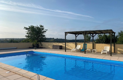 Chatenet Cottage | Relaxation and Well-being break near Bordeaux | Yoga & Swimming pool