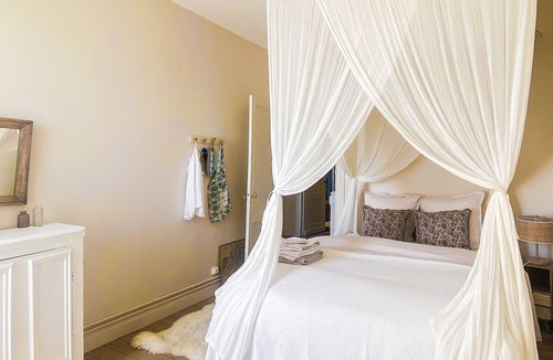 Plassac Bed & Breakfast | Relaxation between vineyards and ocean, family house with swimming pool,Bordeaux