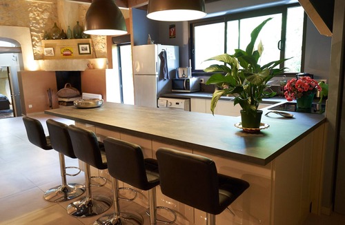 Saint-Bonnet-du-Gard Cottage | Relaxation & happiness meeting next to the Pont du Gard, up to 10 people