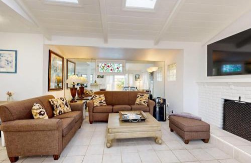 Corona del Mar House | Relaxation Station