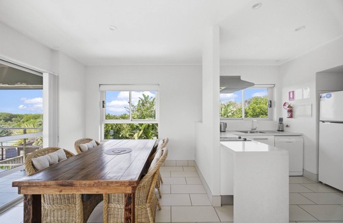 Diamond Beach Apartment | Relaxed Beachside Living for the Whole Family at Kimara