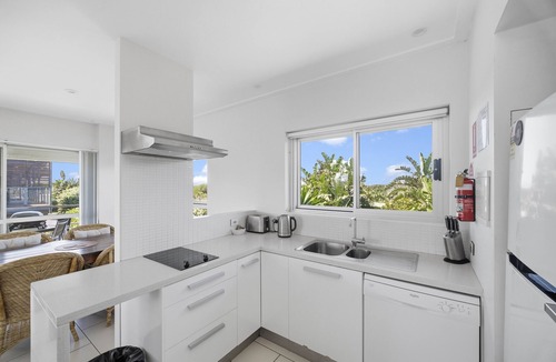 Diamond Beach Apartment | Relaxed Beachside Living for the Whole Family at Kimara