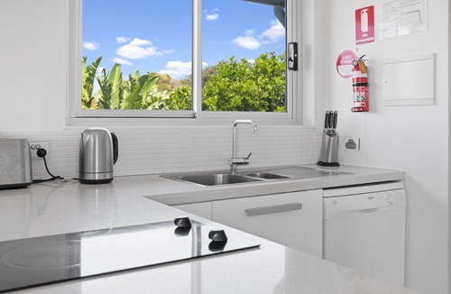 Diamond Beach Apartment | Relaxed Beachside Living for the Whole Family at Kimara