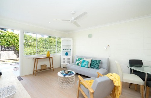 Main Beach Apartment | Relaxed Beachside Experience on the Coast