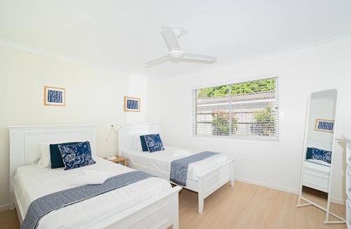 Main Beach Apartment | Relaxed Beachside Experience on the Coast