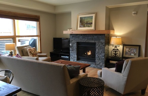 Canmore Condo | Relaxed Luxury with Inspiring Mountain Views