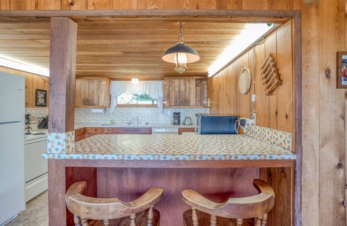 Yachats House | Relaxed, Secluded Oceanfront Cottage has Large Yard and Access to Miles of Beach