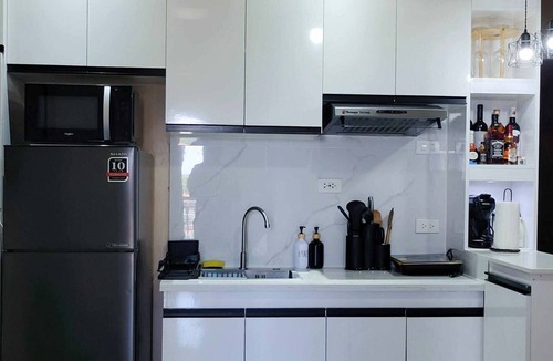 Suba Basbas Apartment | Relaxing 1BR w/Balcony + Sofa Bed/Free Pool & Gym/20 Mins to Beach.