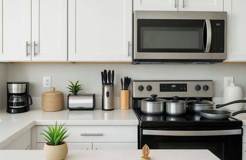 Glendale Apartment | Relaxing 2BD/ 3Bed/70" Smart TV/Free Parking