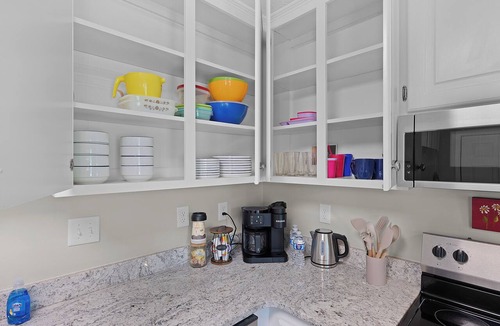 Jackson House | Relaxing 2BR 1BA Townhome Loaded Amenities Central Location Near I-40