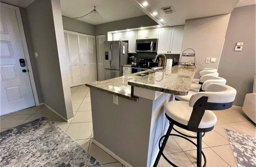 Marco Island Condo | Relaxing 3 Bd 2 Br Condo w/Heated Poll - Hot Tub - Tennis & Pickleball Court