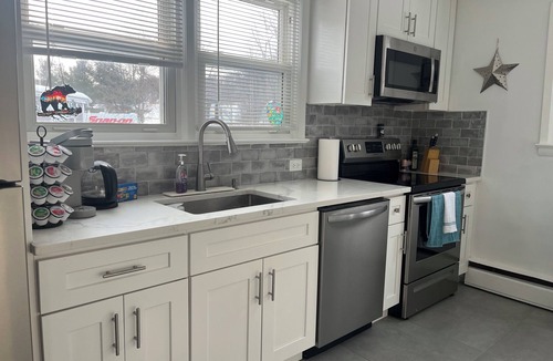 Fishkill House | Relaxing 3 bedroom upstate retreat with hot tub, grill and fire pit near beacon