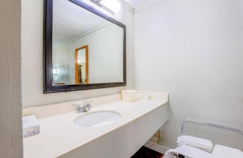Richmond Hotel | Relaxing 3-Unit Stay at Garden Inn – Close to Local Eateries with Free Parking