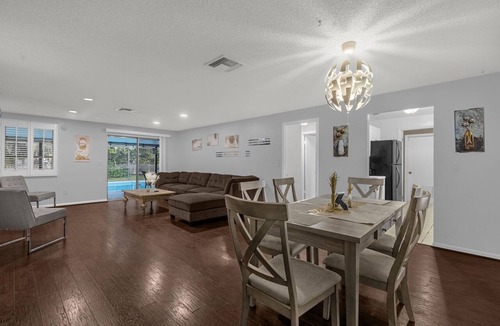 Berkeley Manor House | Relaxing 3BR Getaway with Private Pool
