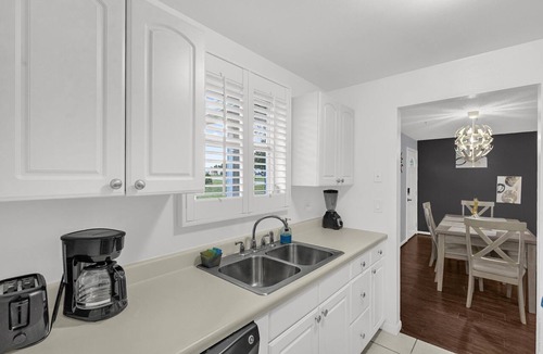 Berkeley Manor House | Relaxing 3BR Getaway with Private Pool