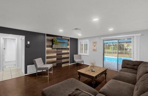 Berkeley Manor House | Relaxing 3BR Getaway with Private Pool