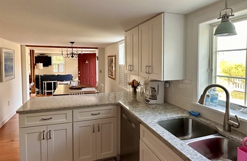 South Chatham House | Relaxing 3br, private yard, walk to beach, close to bike trail and shopping!